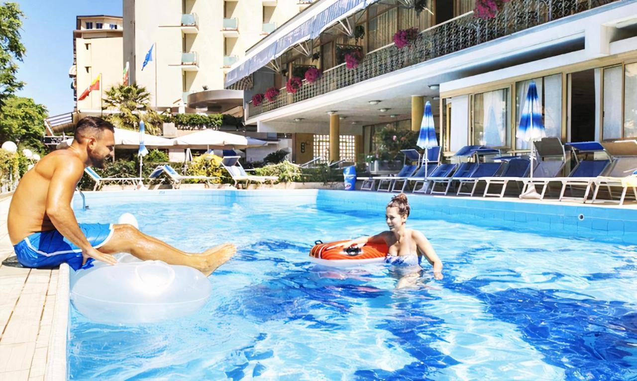 Hotel Royal-Spiaggia Гаттео-а-Маре Экстерьер фото