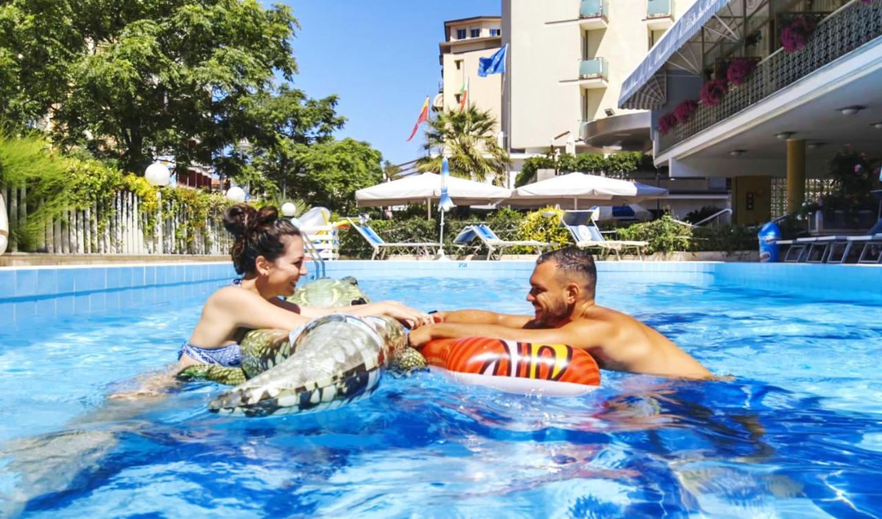 Hotel Royal-Spiaggia Гаттео-а-Маре Экстерьер фото