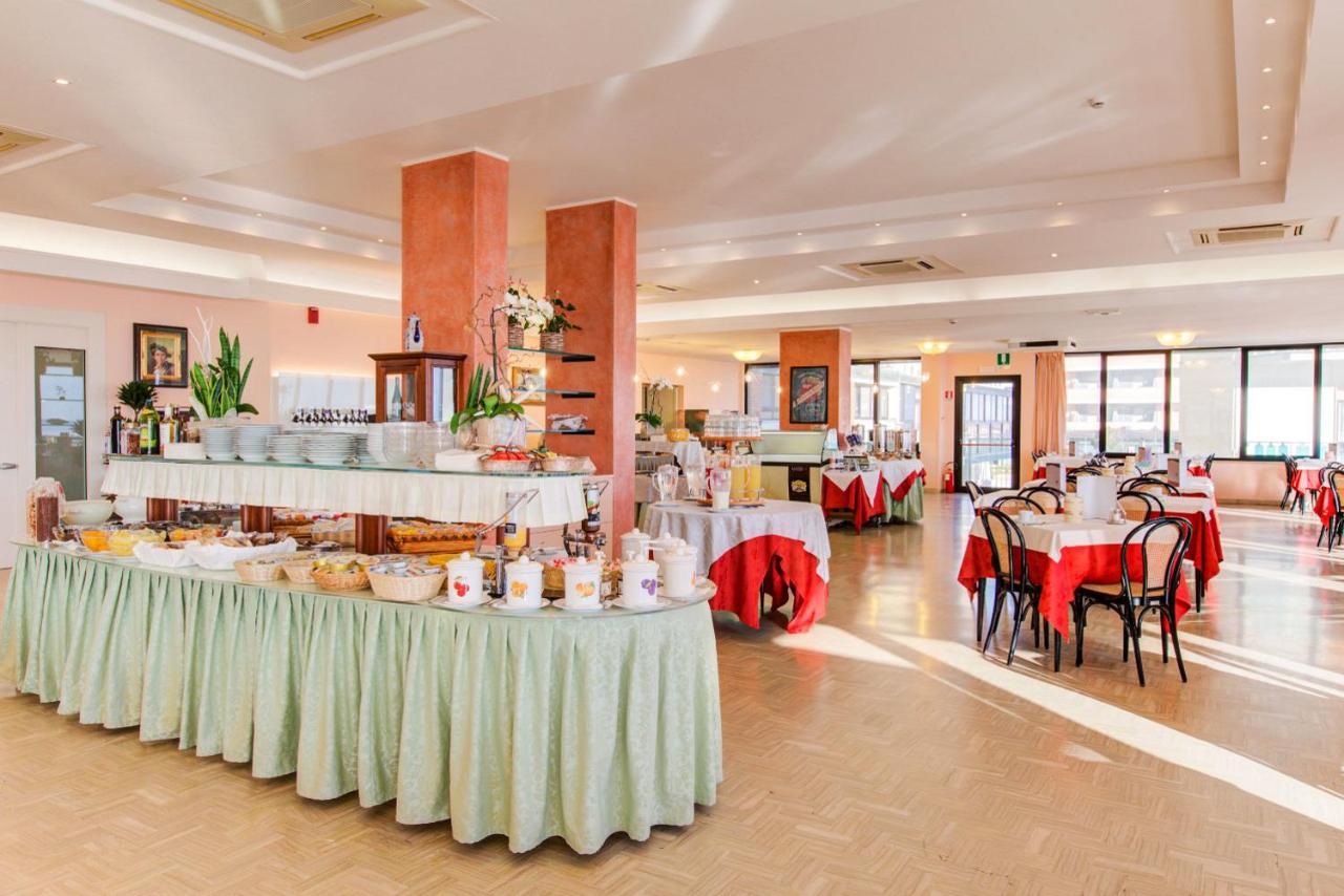 Hotel Royal-Spiaggia Гаттео-а-Маре Экстерьер фото
