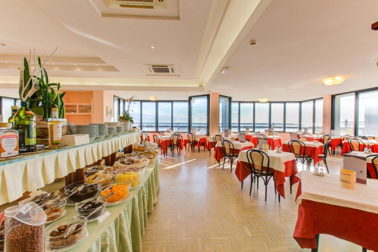 Hotel Royal-Spiaggia Гаттео-а-Маре Экстерьер фото