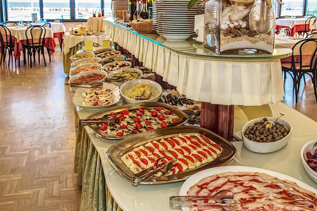 Hotel Royal-Spiaggia Гаттео-а-Маре Экстерьер фото