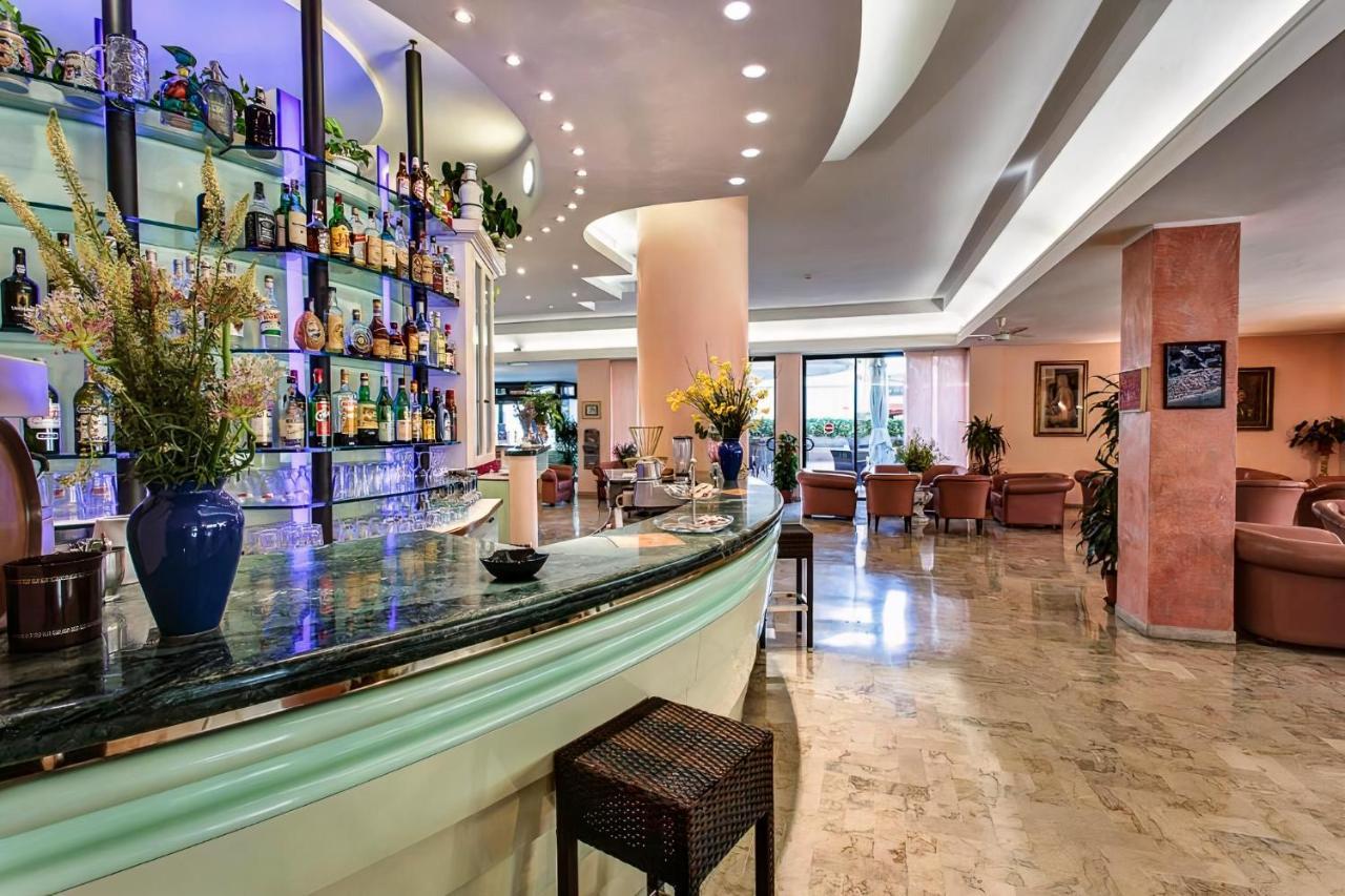 Hotel Royal-Spiaggia Гаттео-а-Маре Экстерьер фото