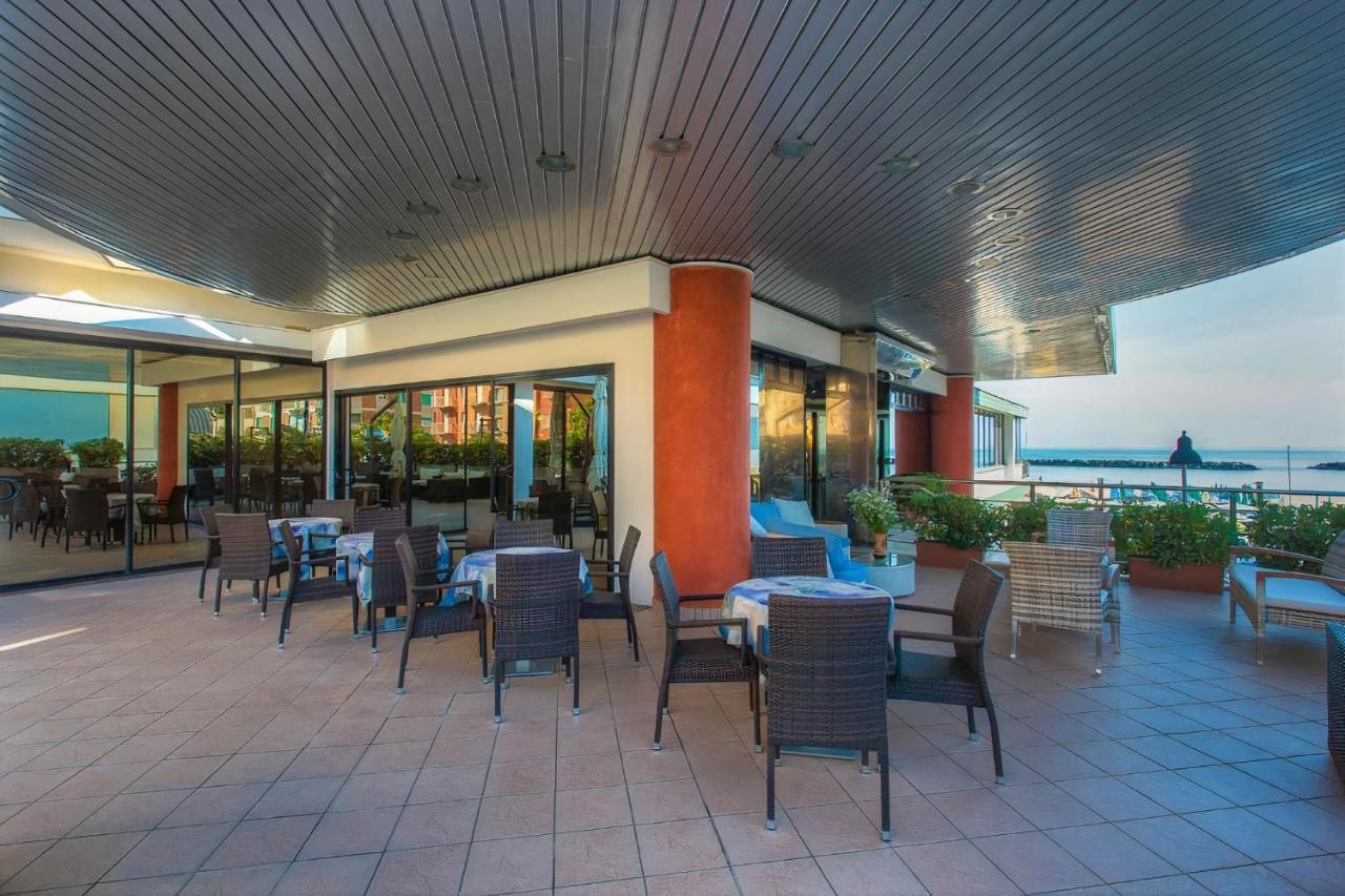 Hotel Royal-Spiaggia Гаттео-а-Маре Экстерьер фото