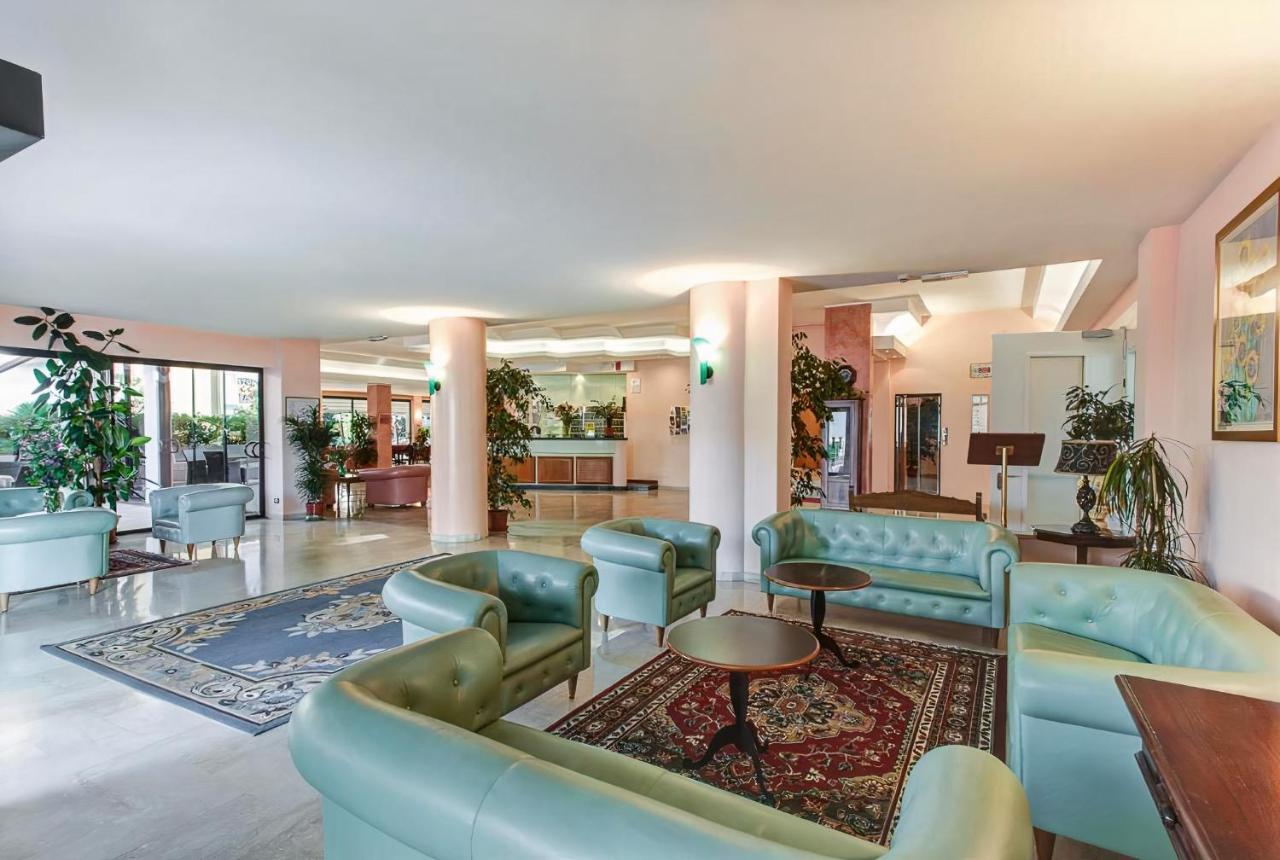 Hotel Royal-Spiaggia Гаттео-а-Маре Экстерьер фото