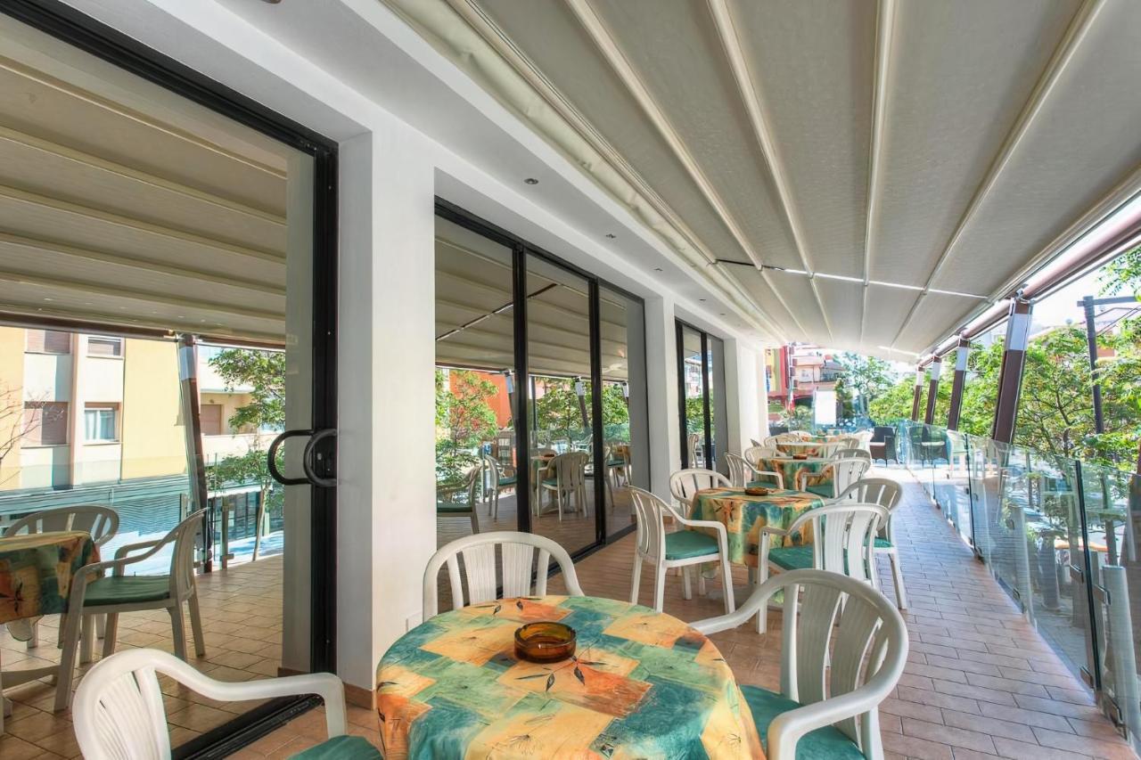 Hotel Royal-Spiaggia Гаттео-а-Маре Экстерьер фото