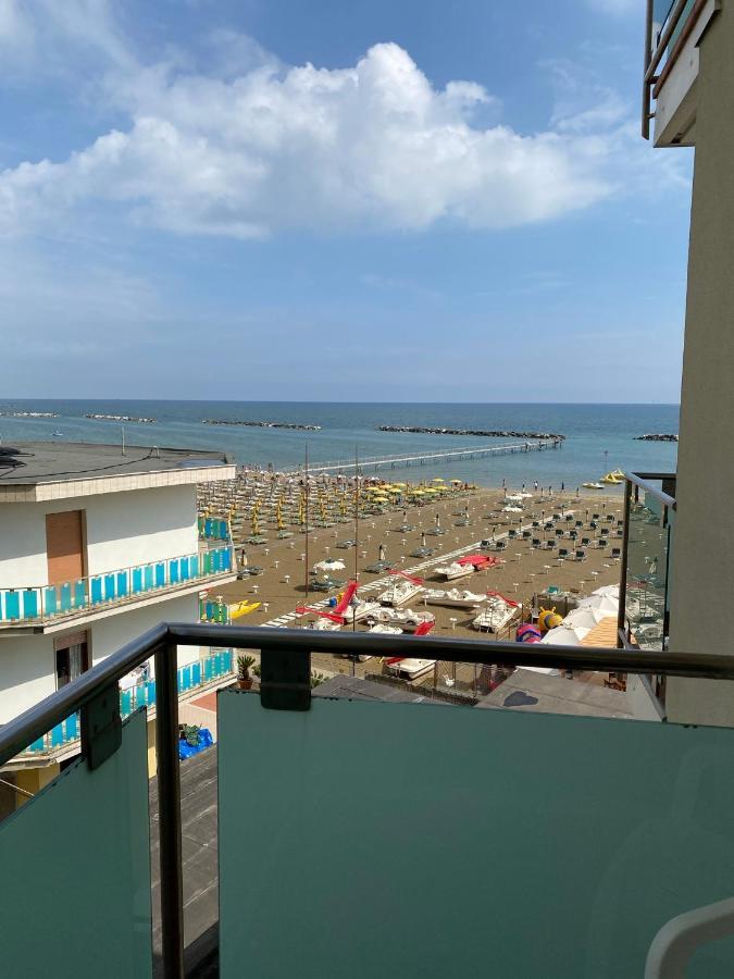 Hotel Royal-Spiaggia Гаттео-а-Маре Экстерьер фото