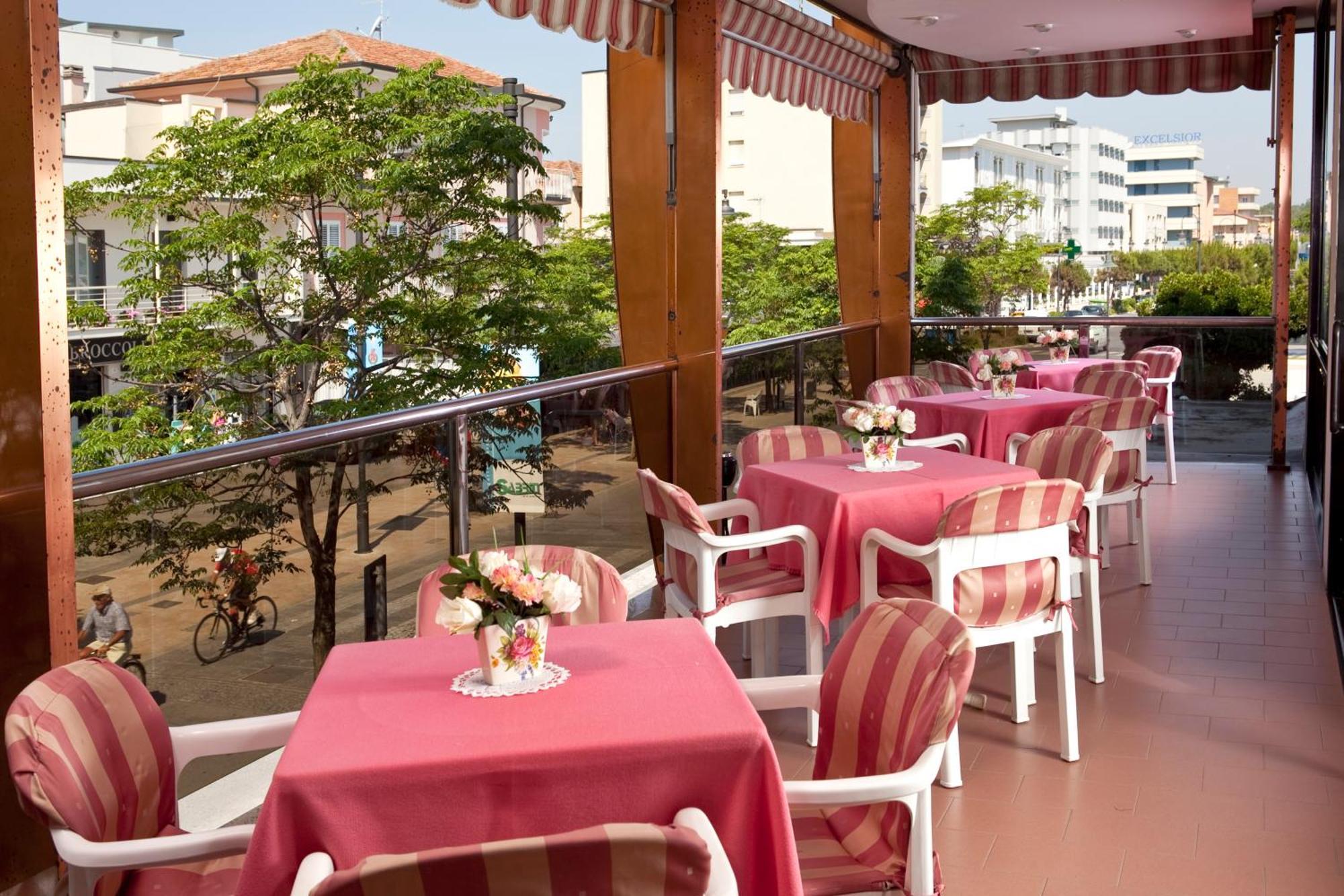 Hotel Royal-Spiaggia Гаттео-а-Маре Экстерьер фото